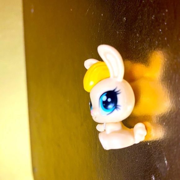 LITTLEST PET SHOP CUTE BUNNY MONA HOPSKY WITH BLUE EYES #4104 PVC FIGURE RARE - Picture 7 of 9